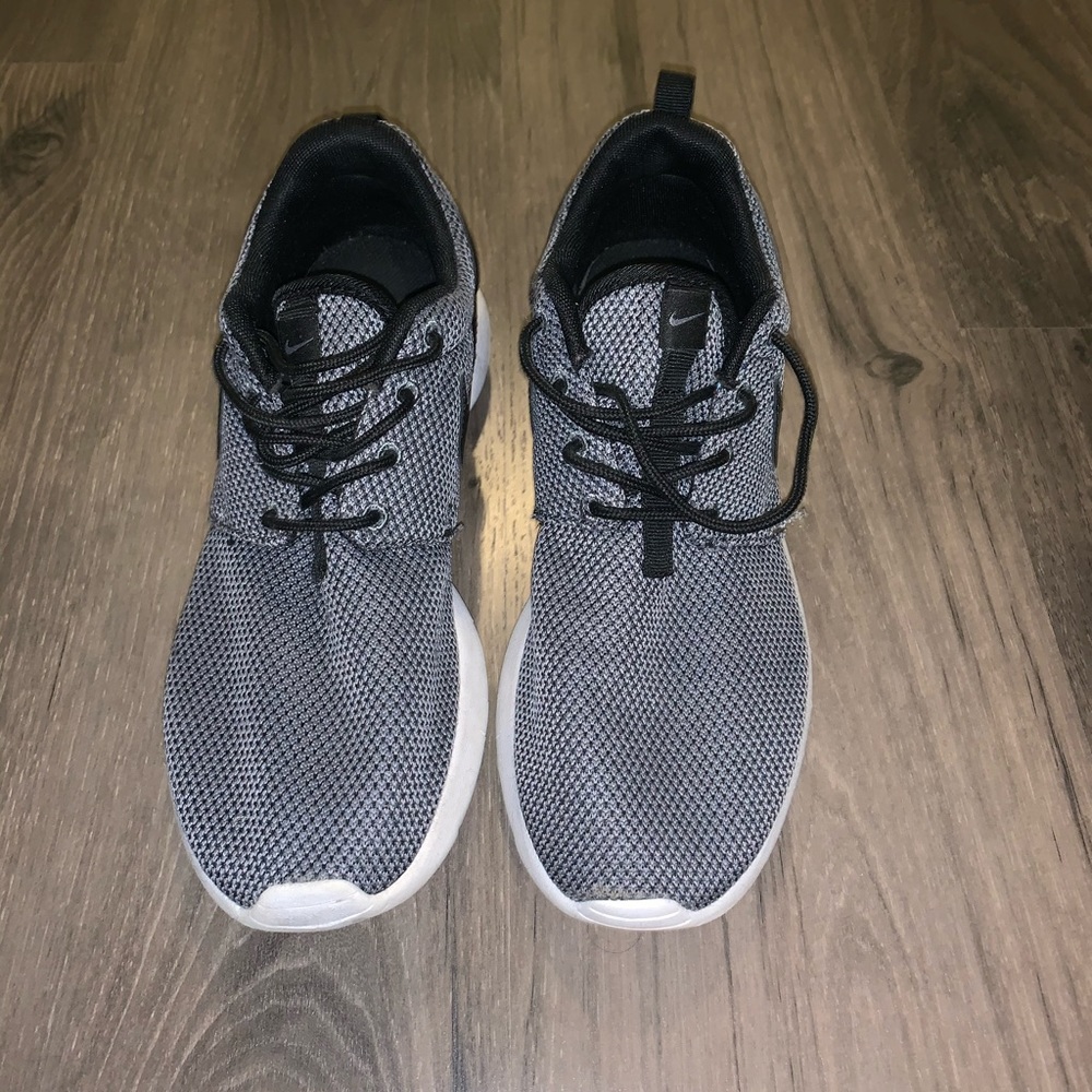 Roshes nike shoes